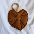 Load image into Gallery viewer, Hanging Crinkle Leaf
