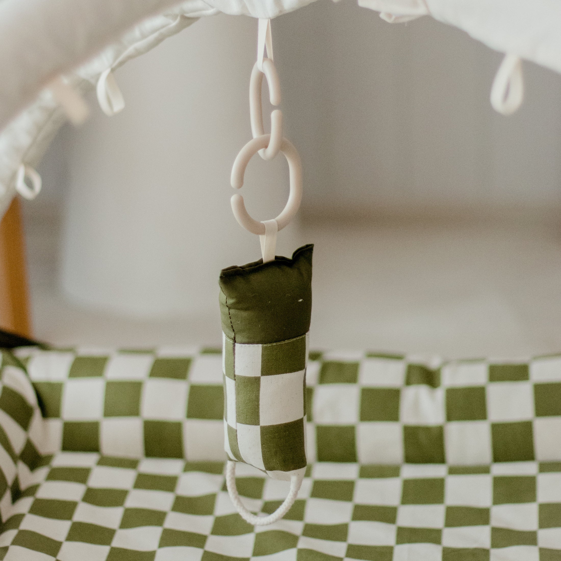 Hanging Jingle Column Toys