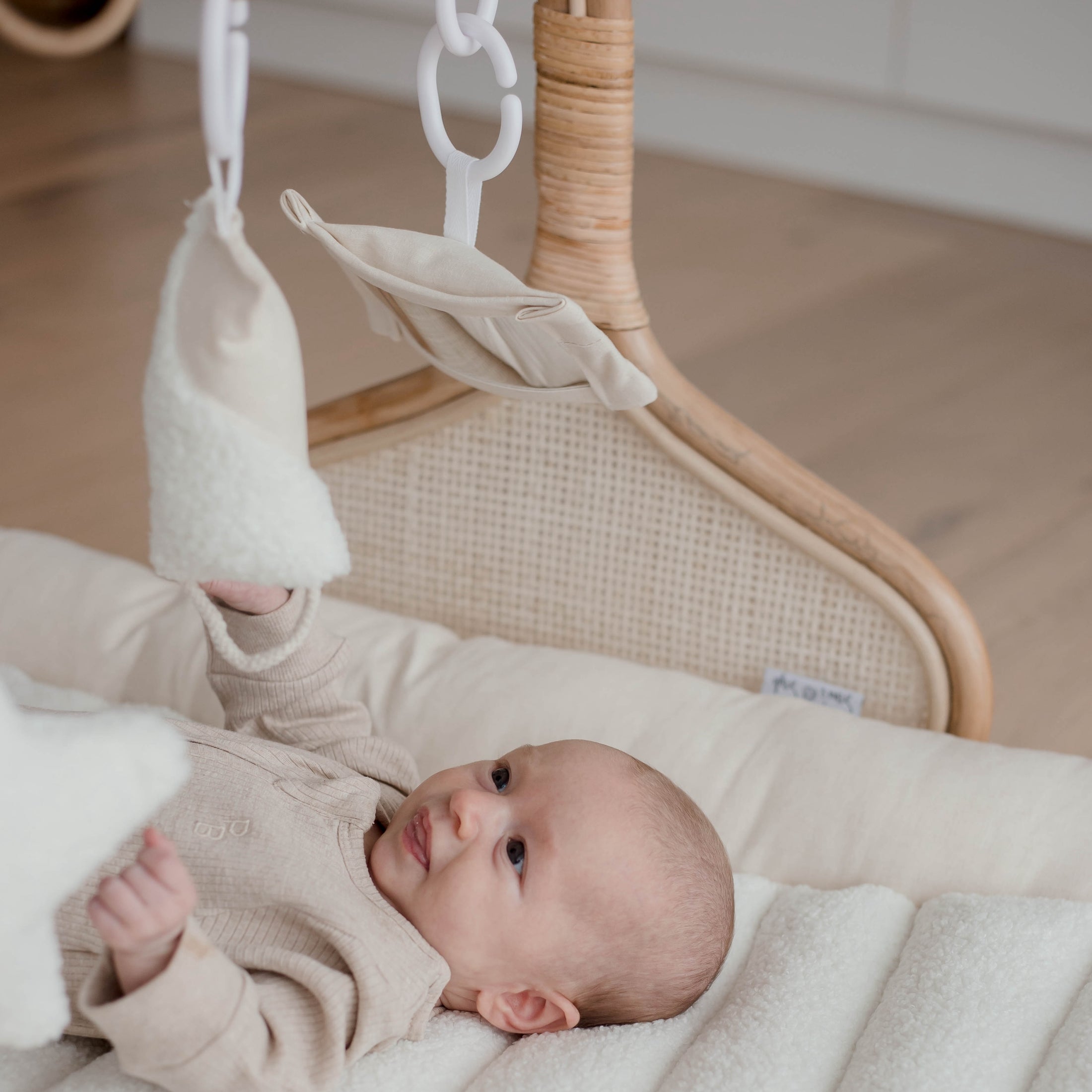 Hanging Jingle Column Toys
