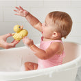 Load image into Gallery viewer, Itzy Bath Toy Set | Ducky Family
